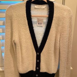 ASTR Low-cut Cardigan